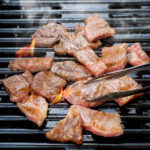 【画像】焚き火の威力を存分に活用！　自宅では味わえない“高火力”で楽しむキャンプ飯 〜 画像1