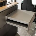 【画像】軽自動車なのに普通車登録？　ダイレクトカーズの新型「PLAT」が変える、ふらっと自由な旅の形とは 〜 画像1