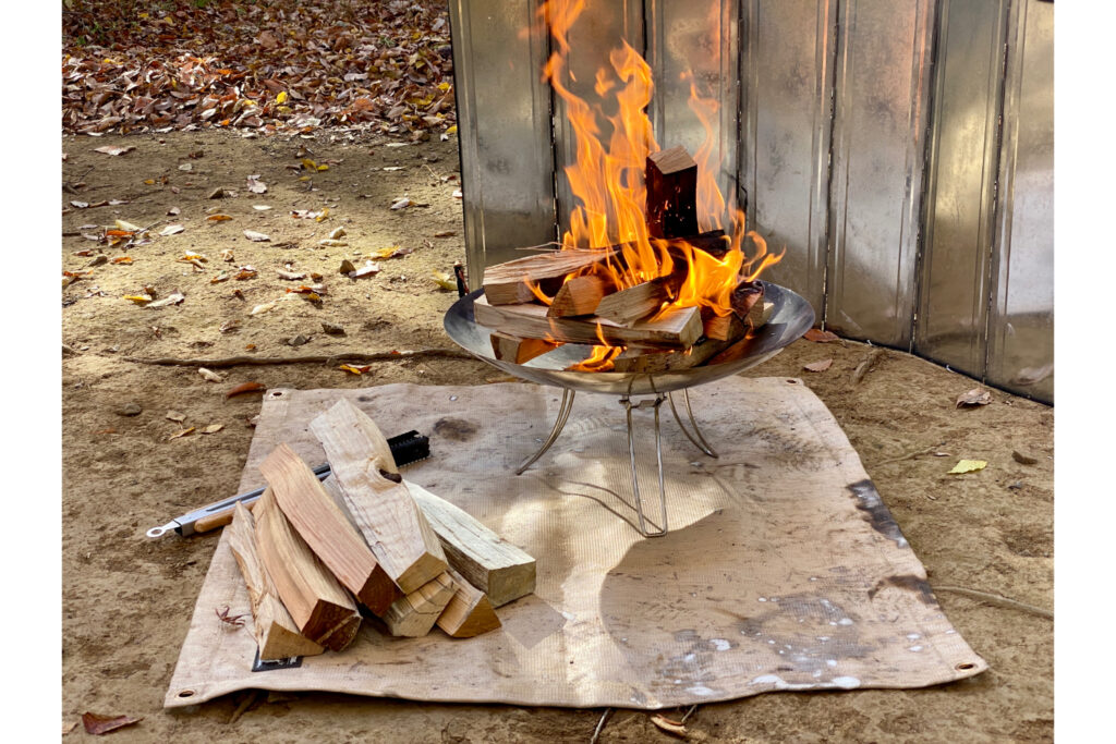 焚き火台と焚き火シート