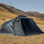 【画像】漆黒の集大成！　限定テント「ウィングフォート 5th Anniversary ブラック」が魅せるキャンプの新たな品格 〜 画像1