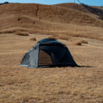 【画像】漆黒の集大成！　限定テント「ウィングフォート 5th Anniversary ブラック」が魅せるキャンプの新たな品格 〜 画像1