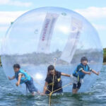 【画像】水に濡れない水遊び？　子どもも大人も楽しめる話題の新感覚アクティビティ「ウォーターボール」の魅力とは 〜 画像1