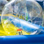 【画像】水に濡れない水遊び？　子どもも大人も楽しめる話題の新感覚アクティビティ「ウォーターボール」の魅力とは 〜 画像1