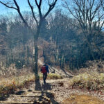 【画像】陣馬山から高尾山へ5時間半のロングトレイル！　山火事注意のヘトヘト凍れる快晴の「冬ハイキング」で危ない転倒体験 〜 画像1