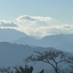 【画像】陣馬山から高尾山へ5時間半のロングトレイル！　山火事注意のヘトヘト凍れる快晴の「冬ハイキング」で危ない転倒体験 〜 画像1