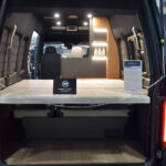 【画像】ラグジュアリー感たっぷりのリムジン仕様のスパロンが降臨！　漆黒のキャラバンがクール過ぎる 〜 画像1