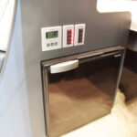 【画像】ラグジュアリー感たっぷりのリムジン仕様のスパロンが降臨！　漆黒のキャラバンがクール過ぎる 〜 画像1