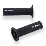 【画像】ゴルフグリップの「吸い付く」革新がすべてのライダーの手元へ！　IOMIC×プロトが贈る新素材オートバイ用グリップがついに始動 〜 画像1