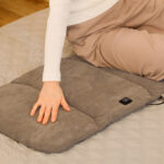 【画像】冬の冷たい座面とおさらば！　いつもの椅子を一瞬で温活シートに変える「あったかシートマット」が新発売 〜 画像1