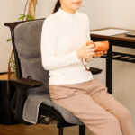 【画像】冬の冷たい座面とおさらば！　いつもの椅子を一瞬で温活シートに変える「あったかシートマット」が新発売 〜 画像1