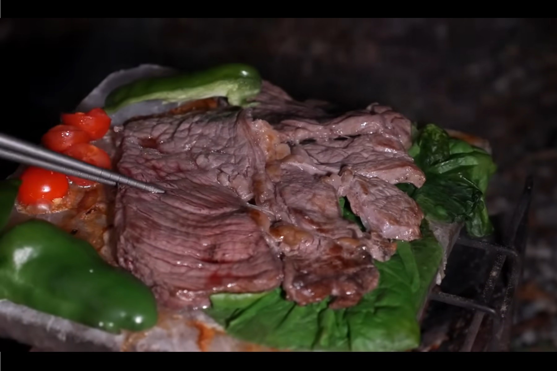 岩塩プレートで焼き上げたステーキ
