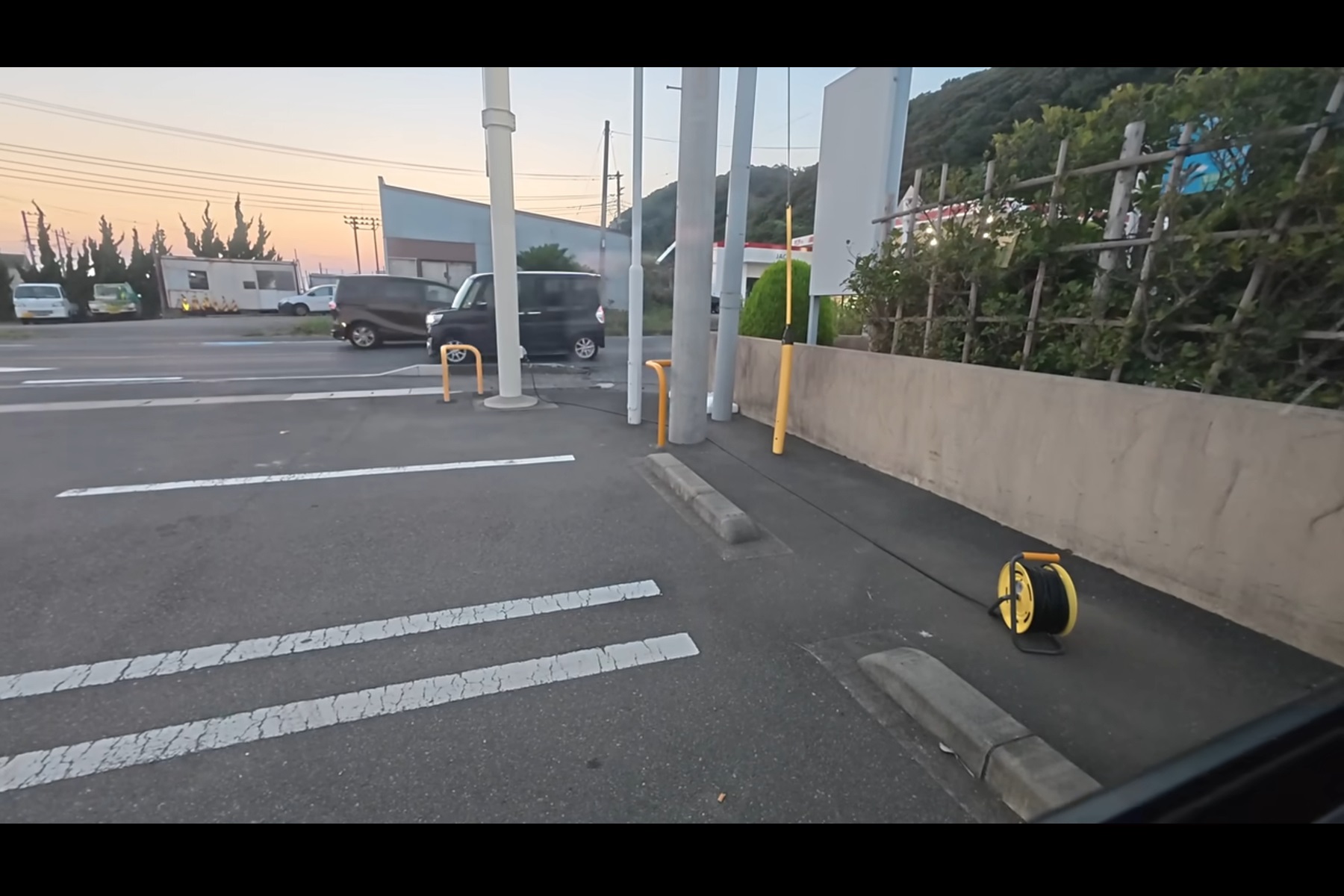 ローソン南房総岩井海岸店のコンビニRVパークではコードリールで電源の貸し出しもある