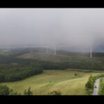 【画像】草原に眠る「国鉄」の廃バス。軽トラ車中泊で見つけた時を止めた幻想的な光景 〜 画像1