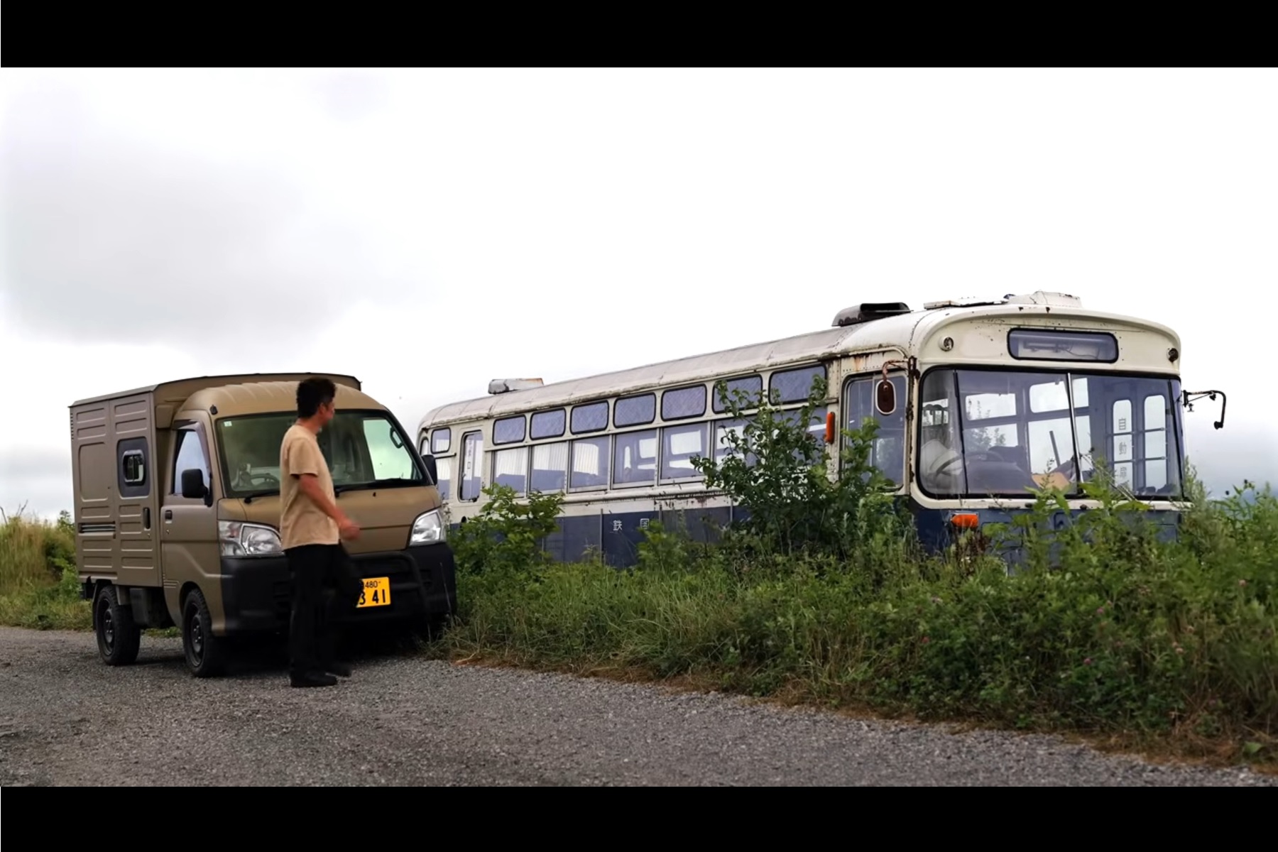 廃バスとYouTubeチャンネル『Small base camp』のゆうやさん