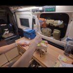 【画像】狭いからこそ、心地いい。軽自動車を“大人の秘密基地”に変える工夫満載のミニマルな車中泊とは？ 〜 画像1