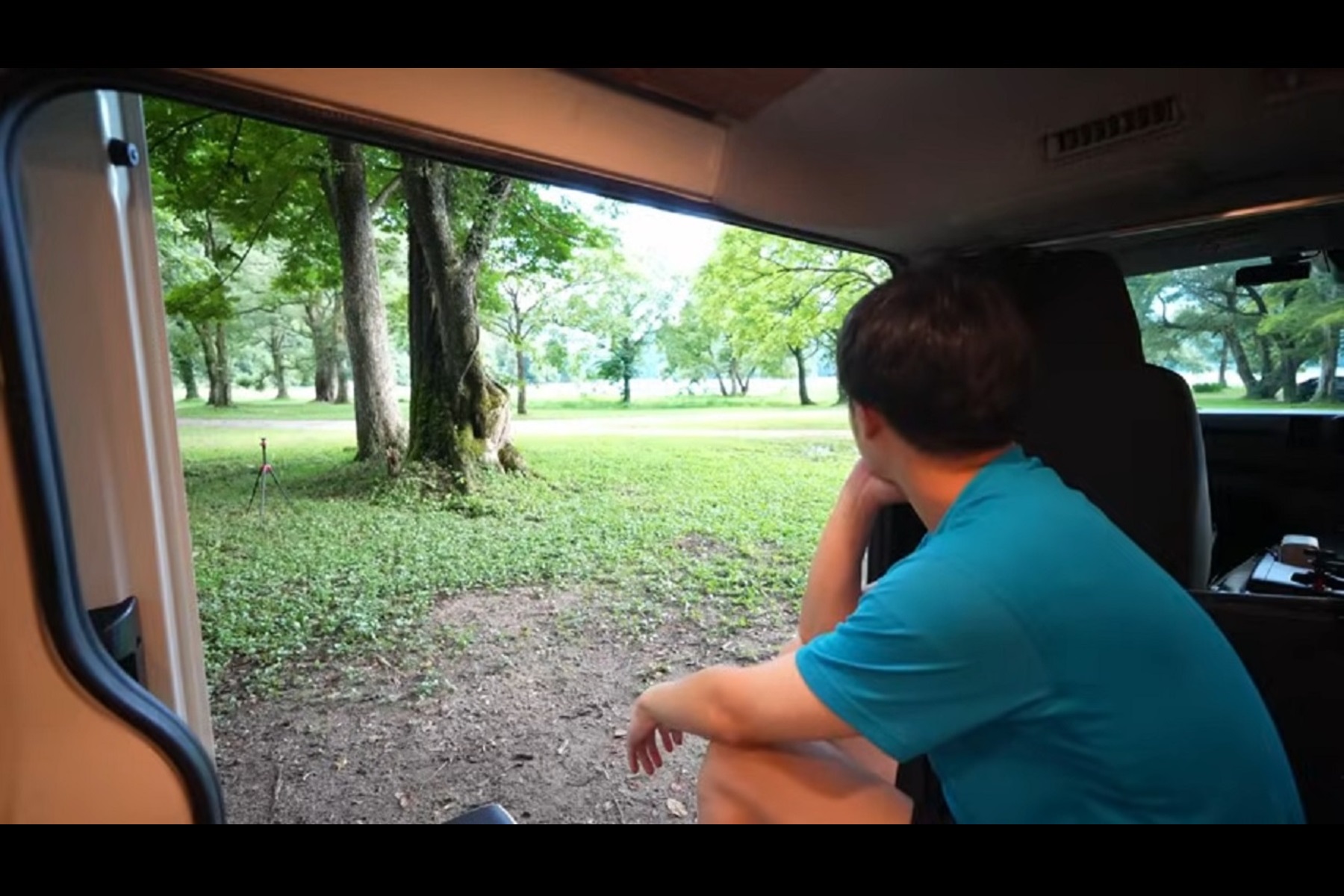 生憎の雨模様も「ちょうど雨音聞きながら楽しめる」とポジティブに捉えるリローテッド。さん