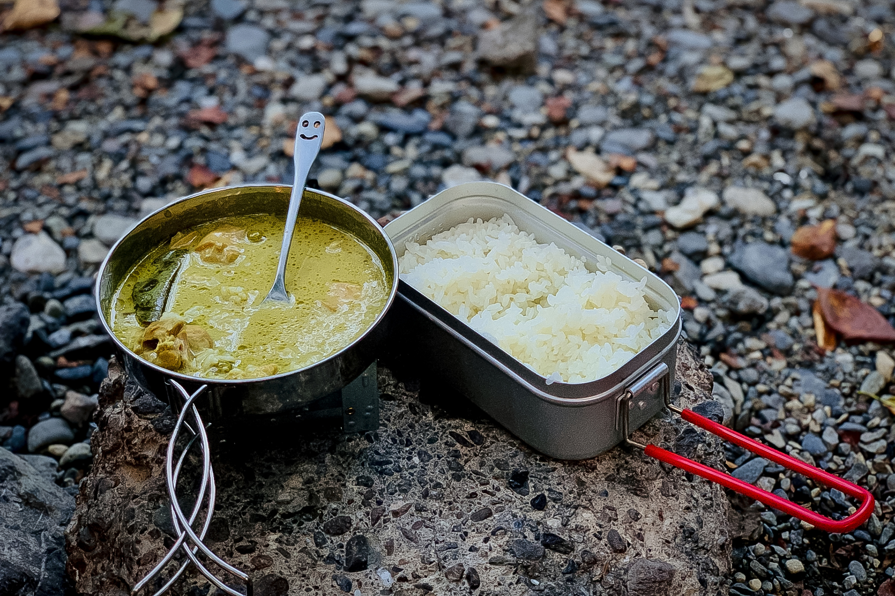 キャンプで作るグリーンカレー