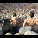 【画像】「河原から湧き出る秘湯」を満喫！　軽バンで行くふたり旅秋山郷最奥の「切明温泉」へ 〜 画像1