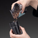 【画像】アウトドアでも一切の妥協ナシ！　挽きたてを楽しめる「コーヒーグラインダー」の実力 〜 画像1