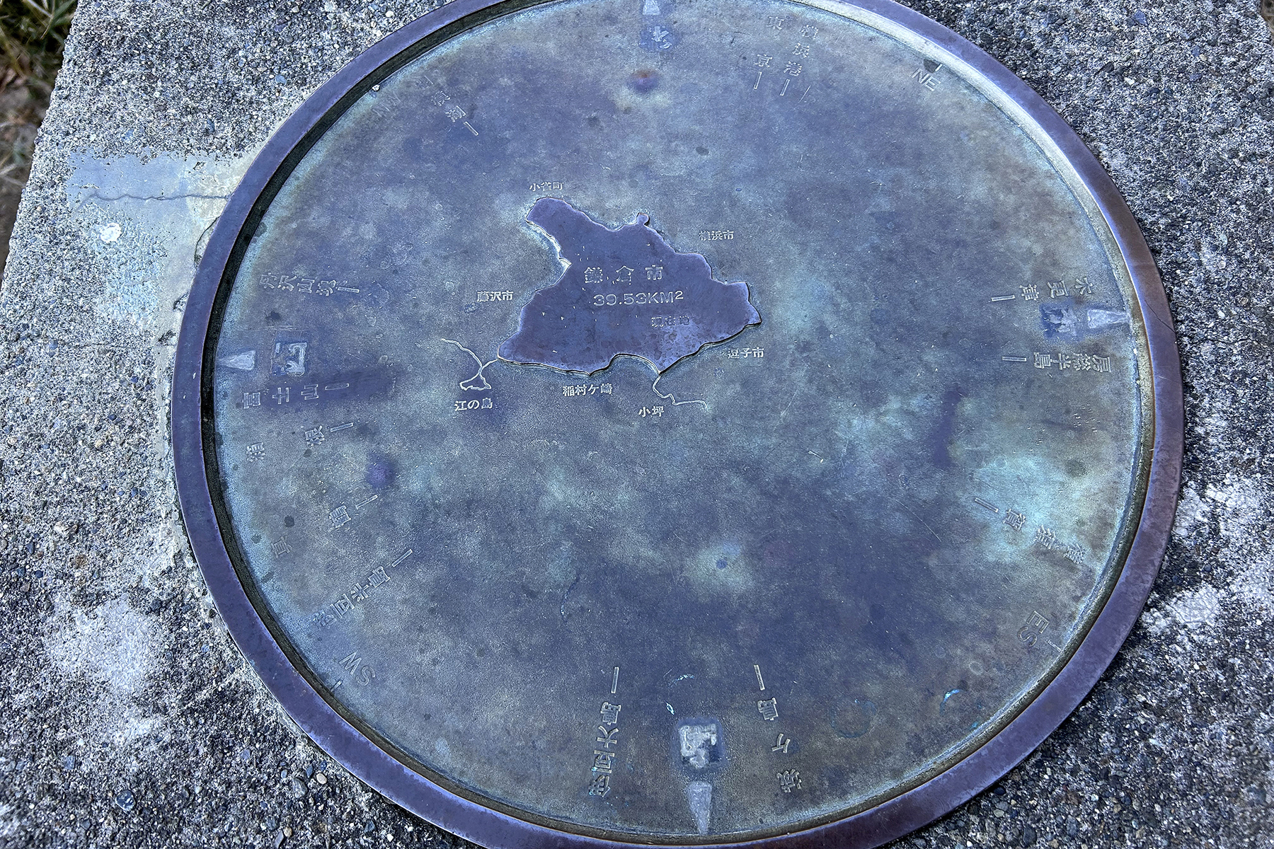 祇園山の見晴台にあるレリーフ