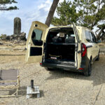 【画像】3列シートの「ルノー グランカングー」で葉山へ　観音開きドアを「特等席」に変える、海辺の大人な「チェアリング」が至福すぎた 〜 画像1