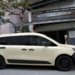 【画像】3列シートの「ルノー グランカングー」で葉山へ　観音開きドアを「特等席」に変える、海辺の大人な「チェアリング」が至福すぎた 〜 画像1