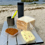 【画像】3列シートの「ルノー グランカングー」で葉山へ　観音開きドアを「特等席」に変える、海辺の大人な「チェアリング」が至福すぎた 〜 画像1