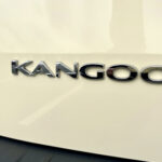 【画像】3列シートの「ルノー グランカングー」で葉山へ　観音開きドアを「特等席」に変える、海辺の大人な「チェアリング」が至福すぎた 〜 画像1