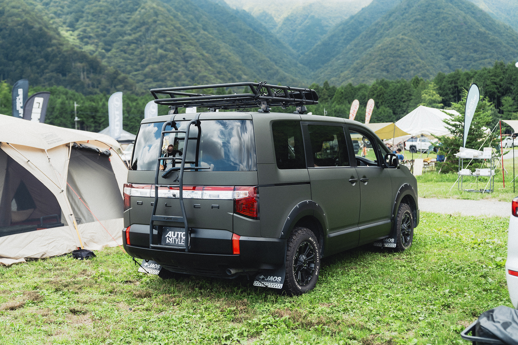 カスタムしたデリカD:5のリアビュー