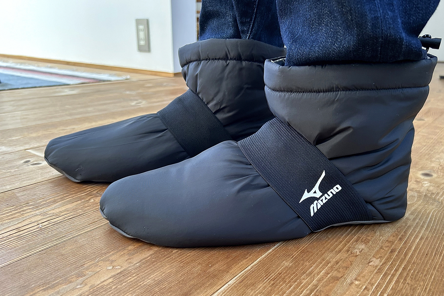 「しまむら」で発見、 ミズノと靴下の岡本が放つ「魔法瓶のようなルームブーツ」！　氷点下キャンプでも自宅でも大活躍