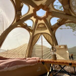 【画像】「設営の苦労はもう終わり」　360度の開放感と薪ストーブ対応を両立した「空気を入れるだけ」で建つテント 〜 画像1