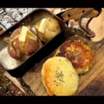 【画像】雪中で魅せた「本気のブッシュクラフト」　プロ共同開発の「新作ナイフ」で挑む自家栽培ポテトの絶品キャンプ飯 〜 画像1