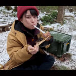 【画像】雪中で魅せた「本気のブッシュクラフト」　プロ共同開発の「新作ナイフ」で挑む自家栽培ポテトの絶品キャンプ飯 〜 画像1