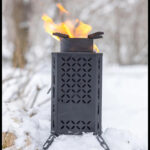 【画像】落ち葉や小枝が「最強の燃料」！　送風ファンで火力を自在に操る「焚神ストーブ」は防災用の備えとしても頼れる一台 〜 画像1