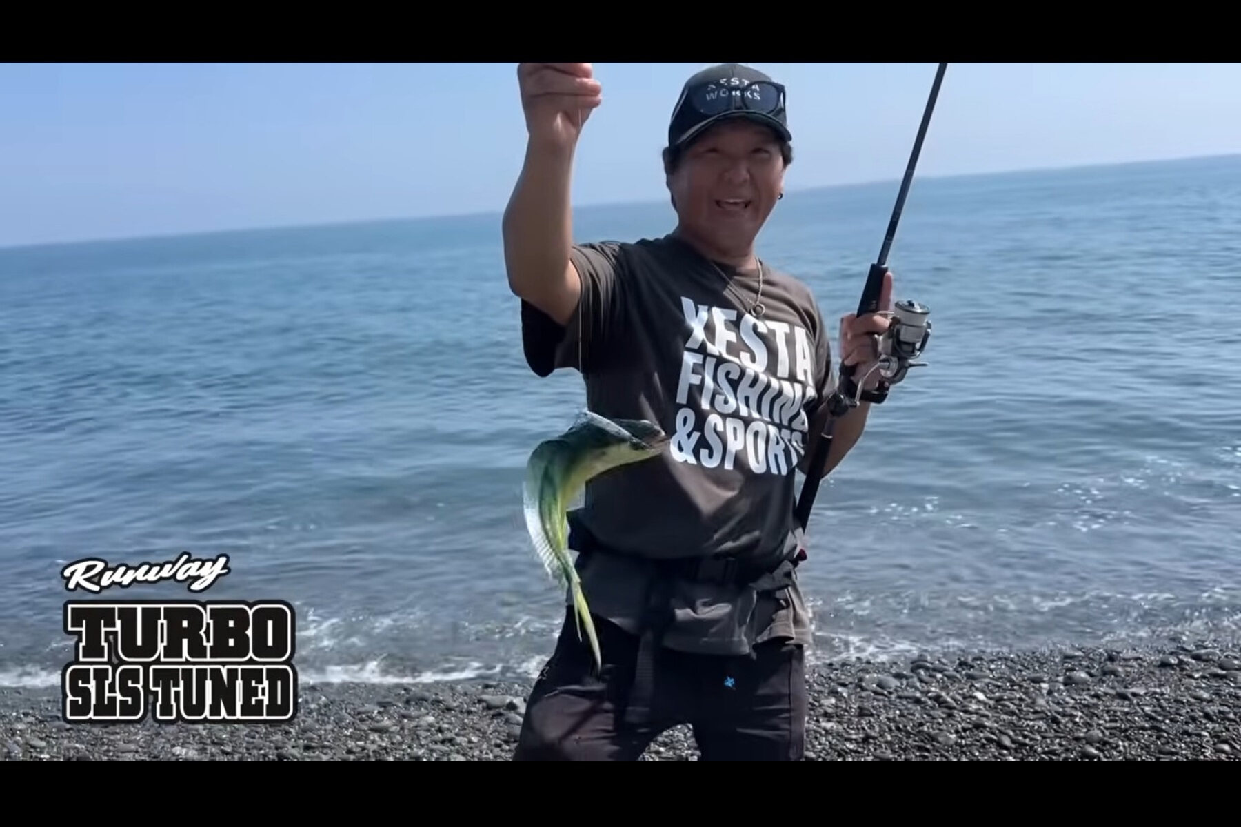 YouTubeチャンネル『六畳一間の狼』が公開した動画「【巨鯵伝説】サーフからショアジギングしてたらあり得ないほど巨大なアジを釣が釣れた!!!【静岡】【サーフ】【ショアジギング】」のワンシーン