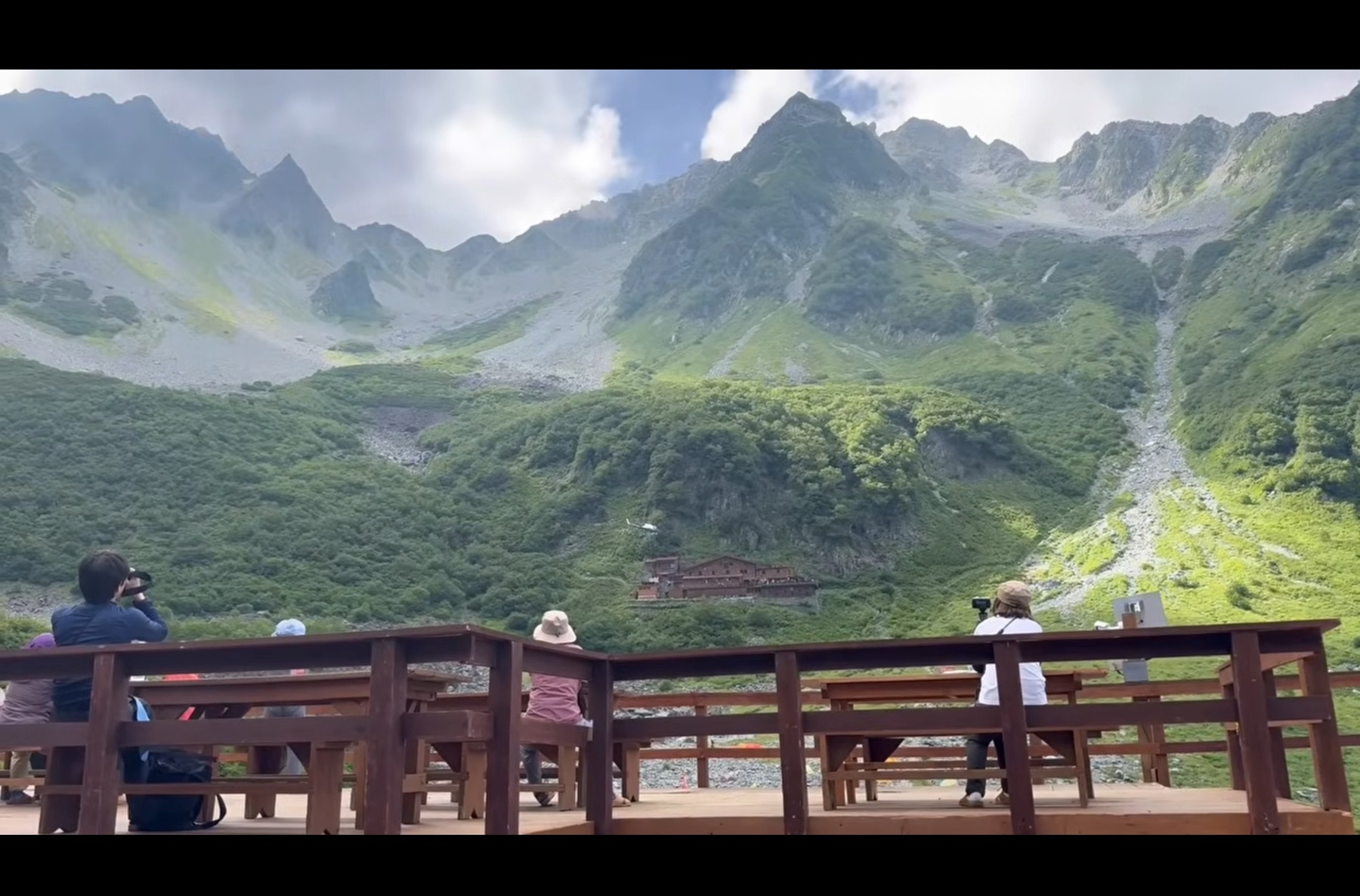 涸沢ヒュッテ展望台からの壮大な景色