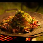 【画像】岩手の森で軽トラ車中泊！ 思わず「うまっ」の声が漏れる絶品肉料理と映像美 〜 画像1