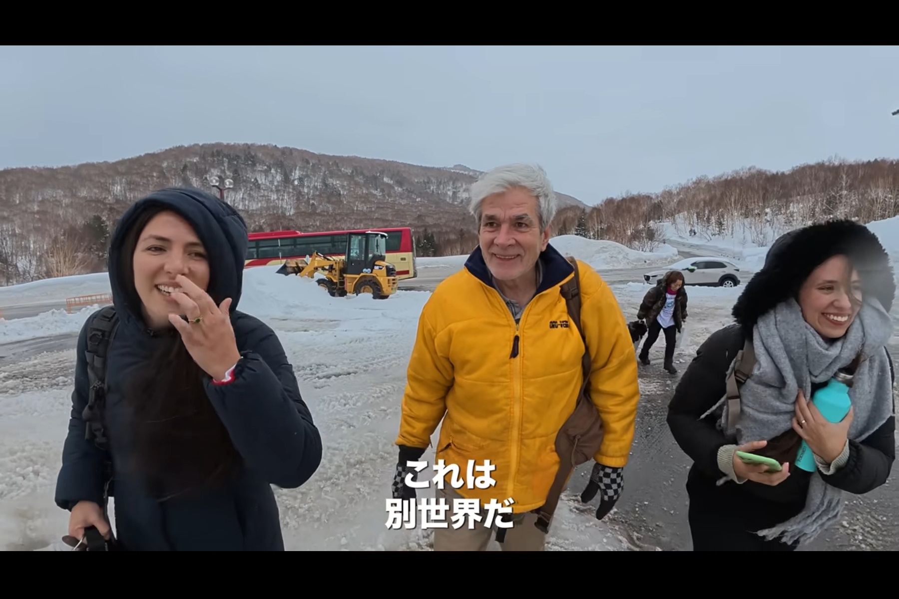 志賀高原に到着した「Ori & Kaito」一行。オリパパは母国コロンビアと全く異なる景色に驚きの様子