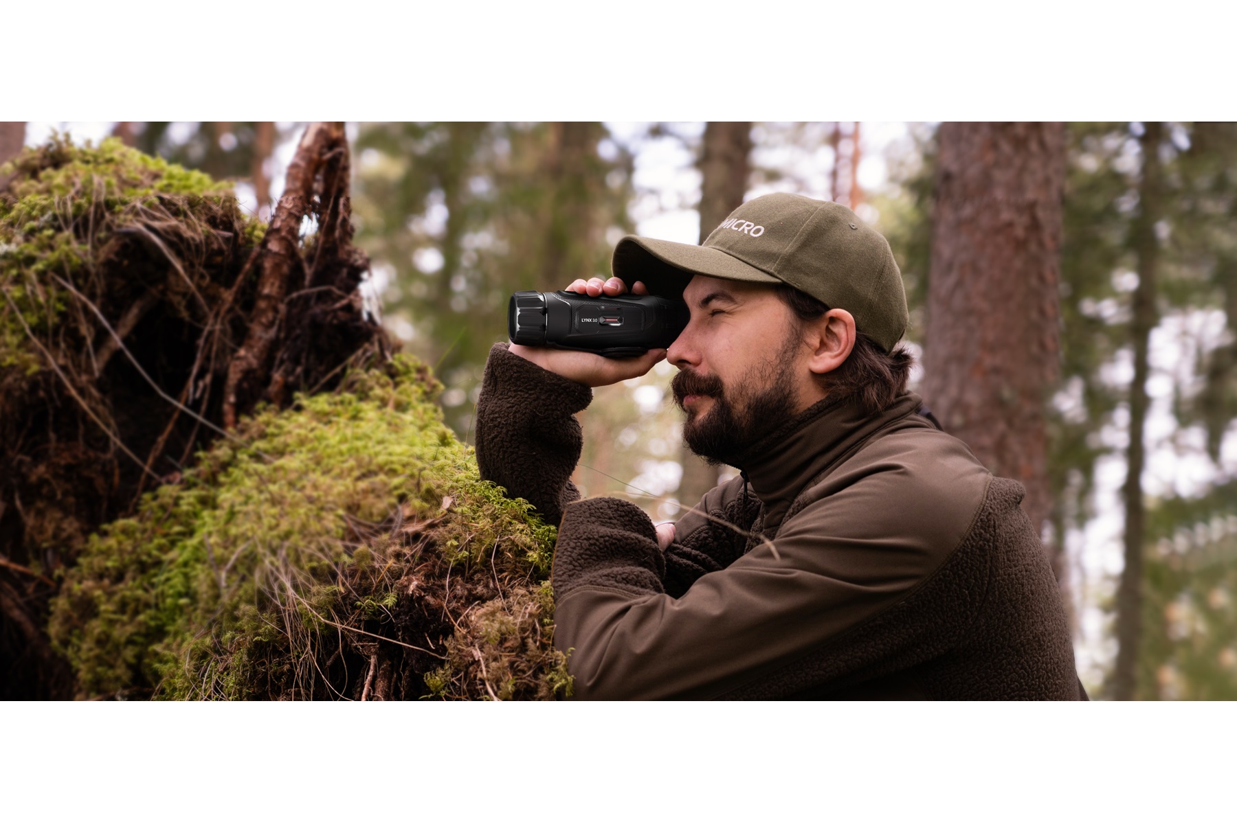 HIKMICROの新しいサーマル単眼スコープ「LYNX 3.0」の使用イメージ