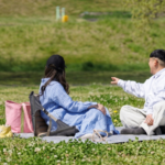 【画像】「レジャーシートじゃお尻が痛い…」を解決！　ポンプ内蔵で簡単設置の空気椅子が待望の復活販売 〜 画像1