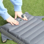 【画像】「レジャーシートじゃお尻が痛い…」を解決！　ポンプ内蔵で簡単設置の空気椅子が待望の復活販売 〜 画像1