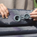 【画像】「レジャーシートじゃお尻が痛い…」を解決！　ポンプ内蔵で簡単設置の空気椅子が待望の復活販売 〜 画像1