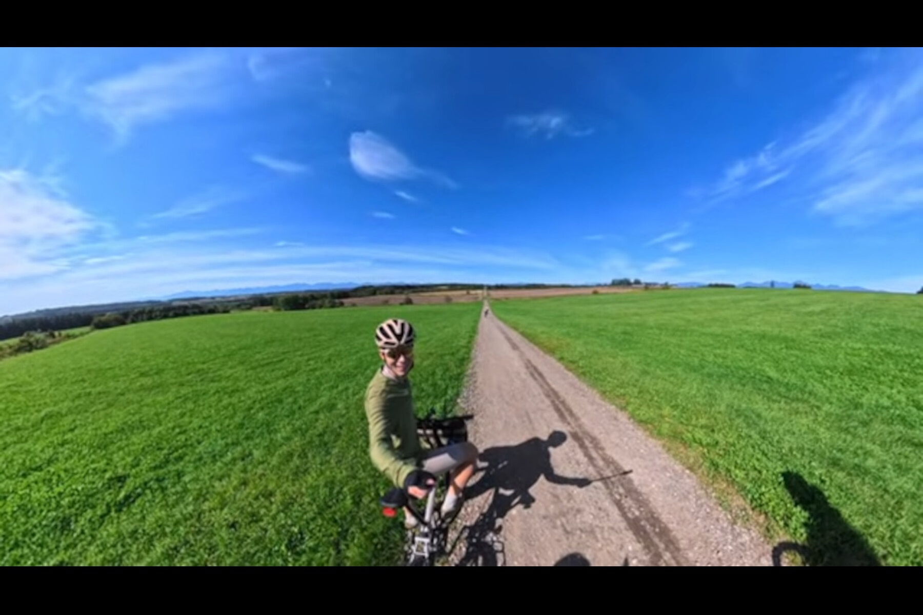 一直線に伸びるグラベルとけんたさん