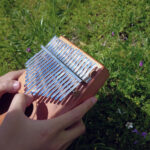 【画像】癒やし効果抜群で初心者でも合奏可能！　キャンプで奏でる「手のひら楽器」3選 〜 画像1