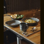 【画像】「捨てればゴミ、活かせば工芸」　再生プラを漆器技術で蘇らせた「一生モノの旅道具」 〜 画像1