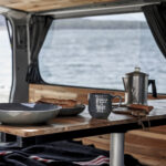 【画像】「捨てればゴミ、活かせば工芸」　再生プラを漆器技術で蘇らせた「一生モノの旅道具」 〜 画像1