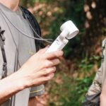 【画像】狙った位置へ直接涼風！デザイン性抜群「大人向けハンディファン」は重量約150gで最長15時間稼働 〜 画像1