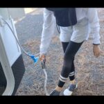 【画像】軽キャンピングカーに「大人2名」は辛い？　達人コンビが車中泊で走行＆居住性を徹底検証 〜 画像1