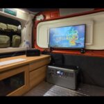 【画像】軽バン車中泊でゲームに集中！　「山籠もり系ゲーマー」の斬新おひとり様空間に海外も称賛 〜 画像1
