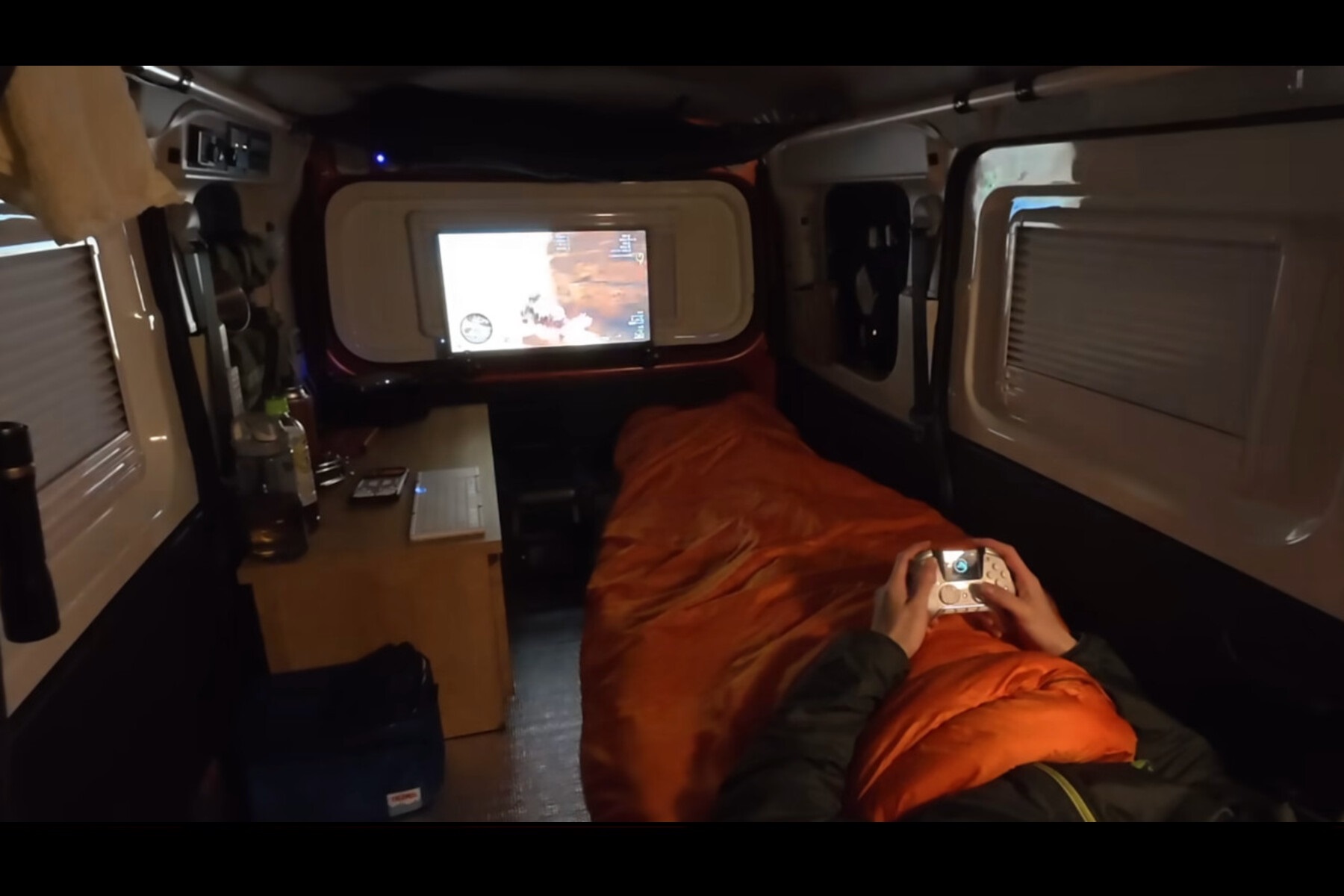 食後は眠くなるまでアトレーの車内でモンハンをやり続けるDentanさん